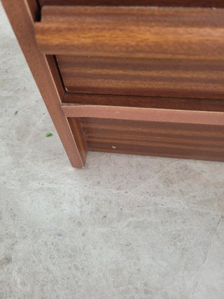 Cajonera de madera marrón