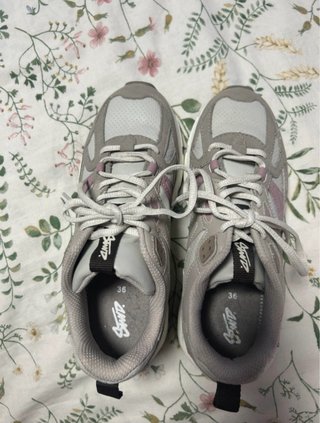 Zapatillas Pull&Bear grises y rosas