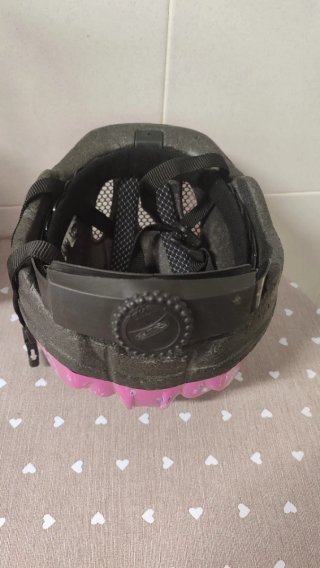 Casco bici infantil KED rosa. Muy poco uso