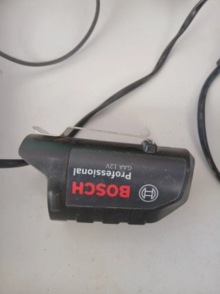 Cargador Bosch GAL 1230 CV y 2 baterías