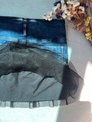 Falda vaquera con tul negro Talla 38
