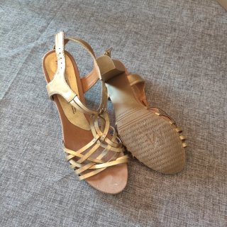 Sandalias tacón MARIA MARE doradas