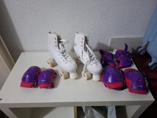 Patines blancos con protecciones. Talla 34