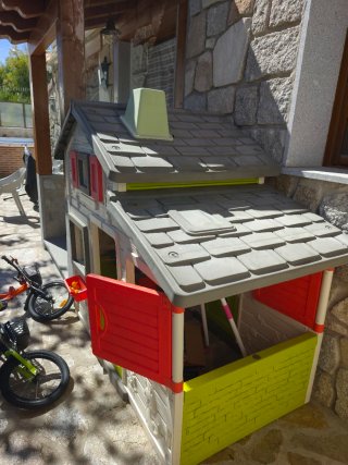 Casa Smoby y tobogán infantil