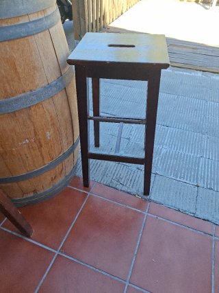 8 Taburetes de madera 25€ unidad