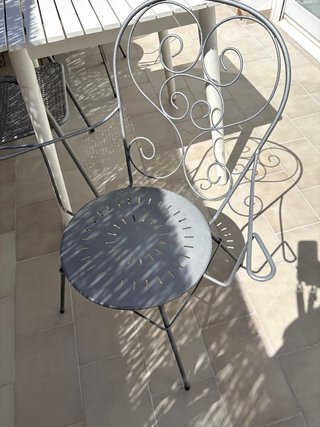 Silla de jardín metálica gris