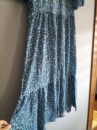 Vestido largo floral azul y blanco
