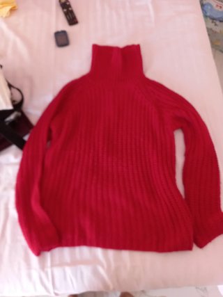 Jersey rojo cuello alto