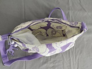 Bolso Kipling morado y blanco con estampado floral