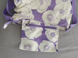 Bolso Kipling morado y blanco con estampado floral