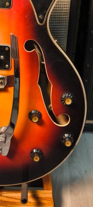 Univox Custom 1971 Sunburst Guitarra