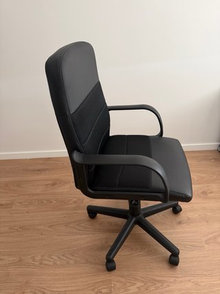 Silla de oficina negra
