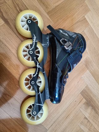 Patines en linea de velocidad/competicion.