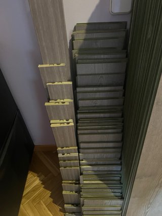 Tarima laminada AC5 y rodapie roble halti