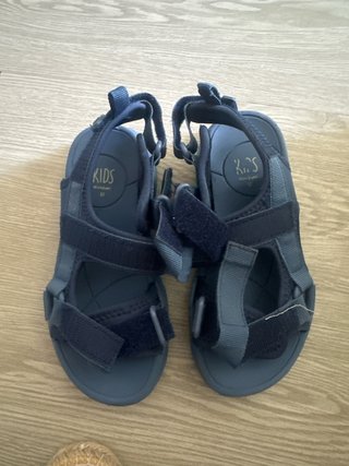 Chanclas azules para niños Talla 32