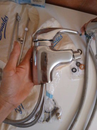 3 Rubinetti BUADES. Bagno doccia, bidet, lavandino.