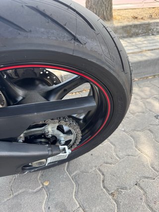 Yamaha R6R Sportbike Roja y Blanca