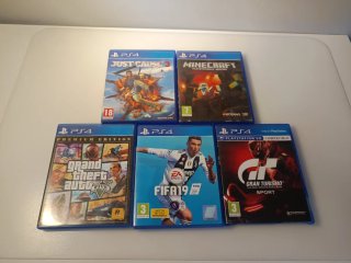 Consola PS4 Negra + Mando y 5 Juegos
