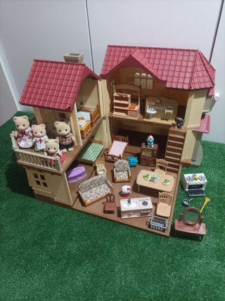Casa Sylvanian Families con Muebles y Figuras