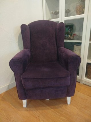 Sillón orejero morado