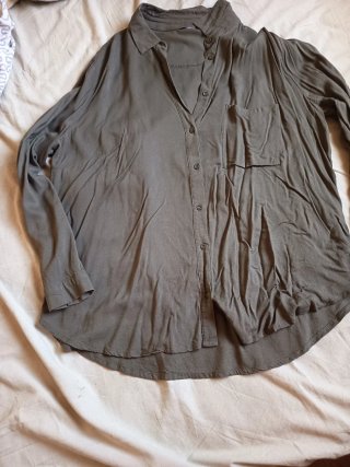 Camisa verde oliva manga larga