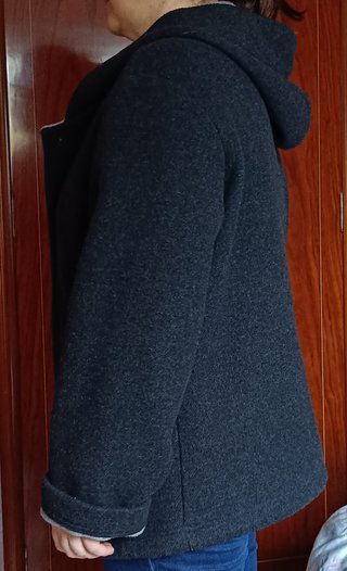 Chaqueta Gris con Capucha
