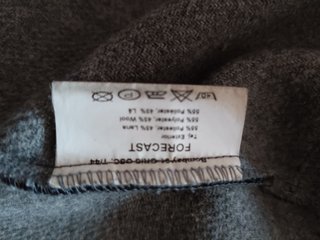 Chaqueta Gris con Capucha