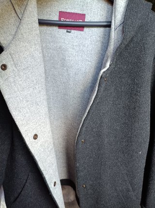 Chaqueta Gris con Capucha