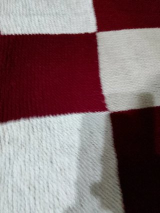 Manta tejida a mano cuadros beige y rojo(2 uni)