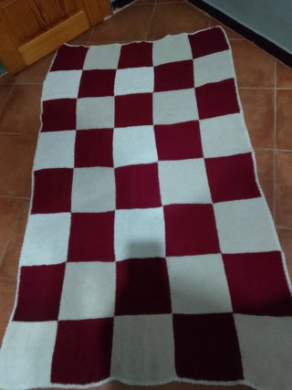 Manta tejida a mano cuadros beige y rojo(2 uni)