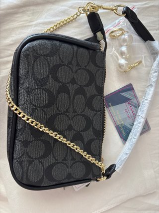 Bolso Coach Negro con Cadena Dorada
