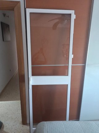 Puerta aluminio con cristales