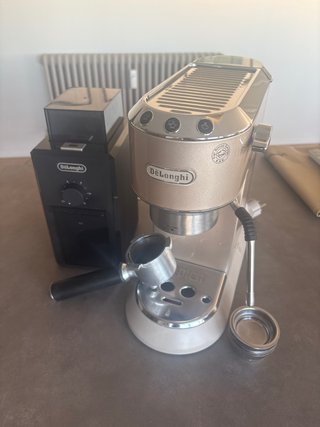 Cafetera DeLonghi Dedica Arte + Molinillo