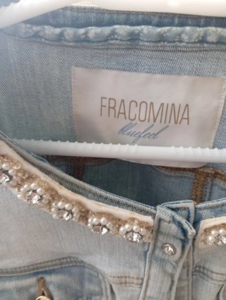 Cazadora vaquera Fracomina con pedrería