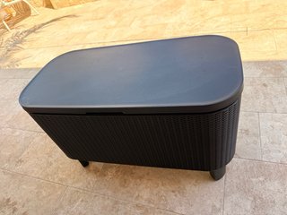 Keter Bevy Bar - Mesa Nevera para Exterior