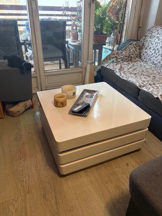 Mesa de centro lacada en blanco