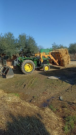John Deere 1850F con pala