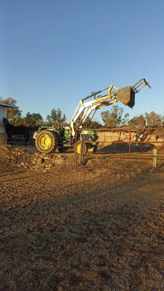 John Deere 1850F con pala