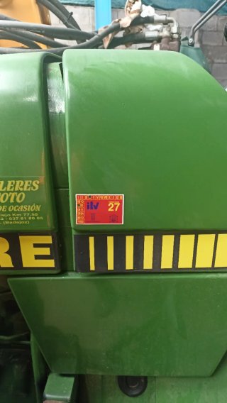John Deere 1850F con pala