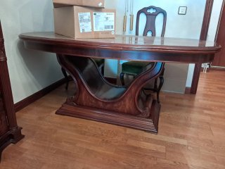 Mesa de comedor y 6 sillas de madera