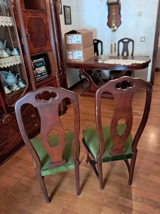 Mesa de comedor y 6 sillas de madera