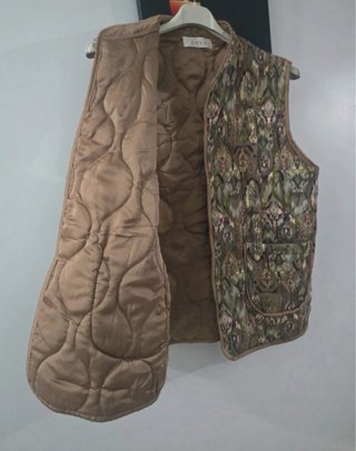 Chaleco acolchado estampado mujer