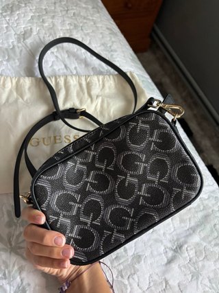Bolso Guess Negro y Gris