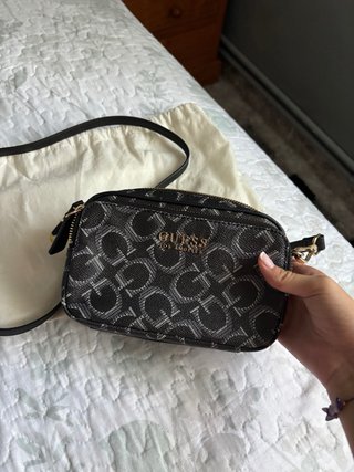 Bolso Guess Negro y Gris