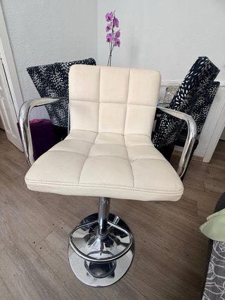 Silla alta barra blanca