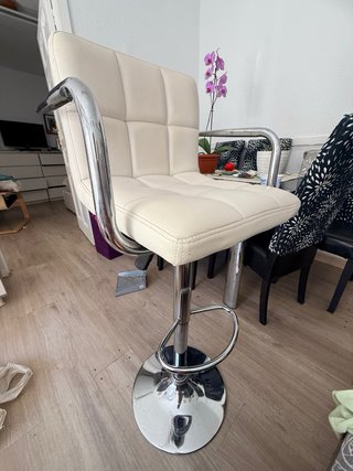 Silla alta barra blanca