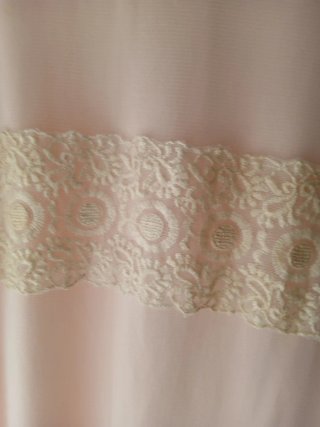 Vestido rosa de encaje
