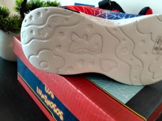 Zapatillas Spiderman con luces Talla 28