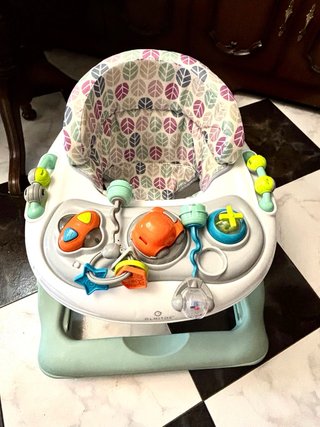 Andador bebé Olmitos con música, casi nuevo