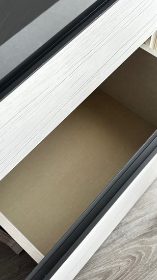 Librería juvenil Kibuc con cajonera.